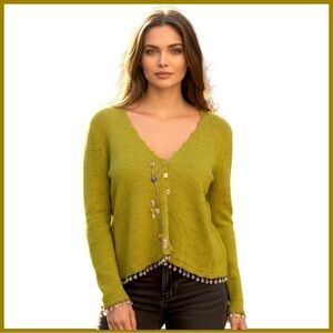 Elaris Women’s Vintage Sweater with Colorful Embellishments. Medium. NWT